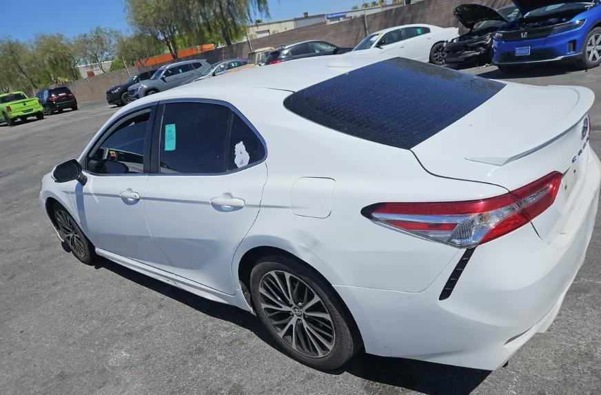 Toyota Camry SE Auto (Natl) 2020