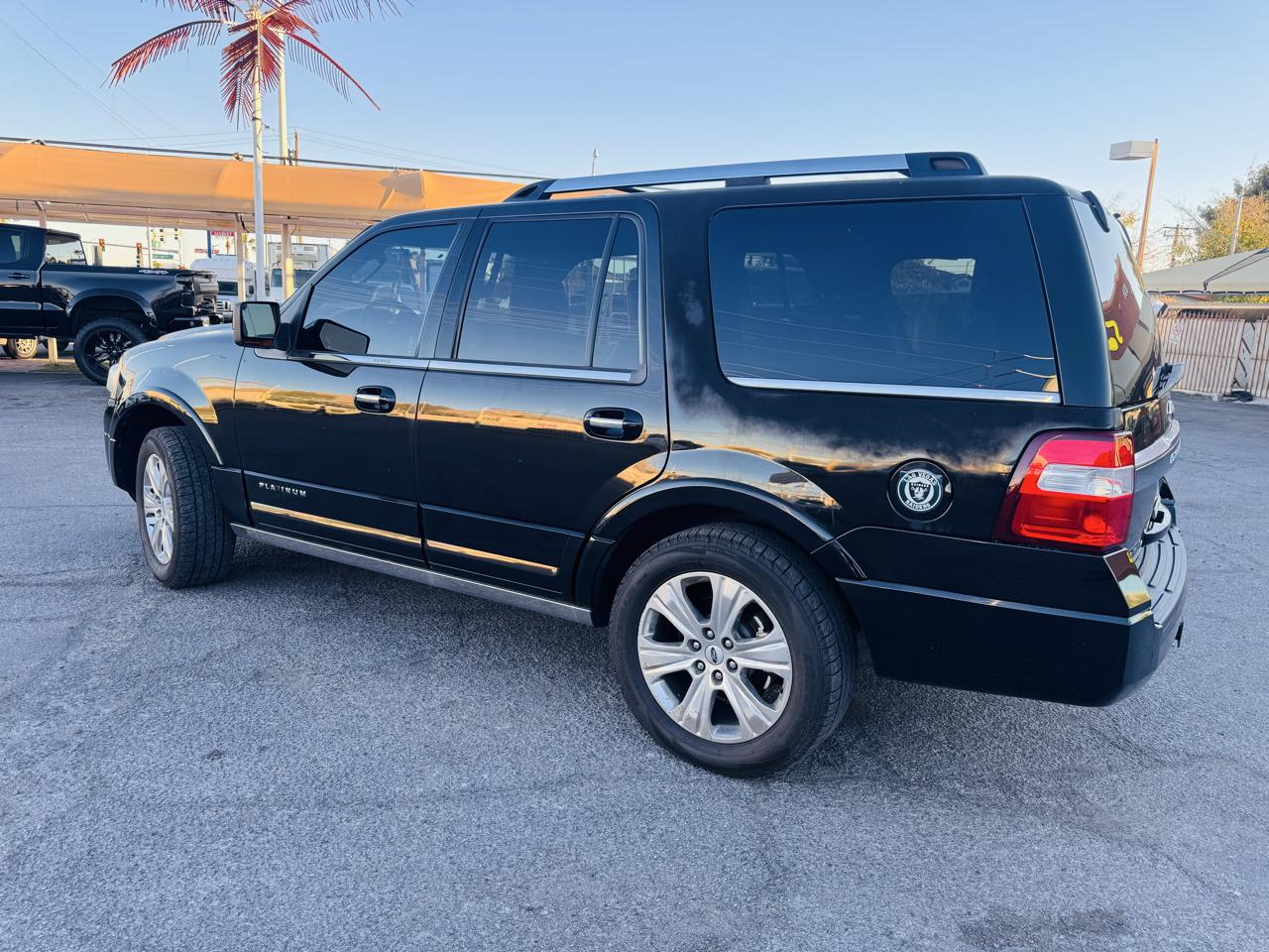 Ford Expedition 2WD 4dr Platinum 2015