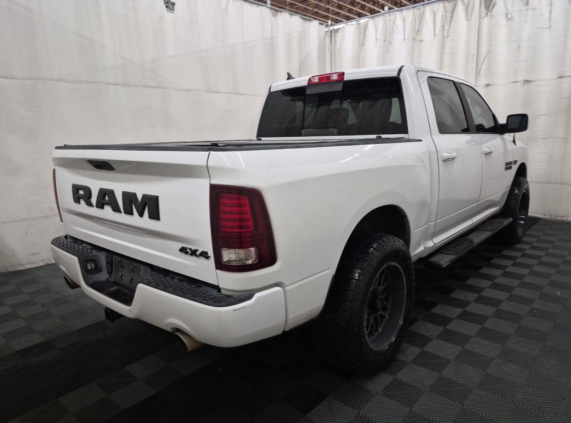 RAM 1500 Night 4x4 Crew Cab 5'7" Box 2017