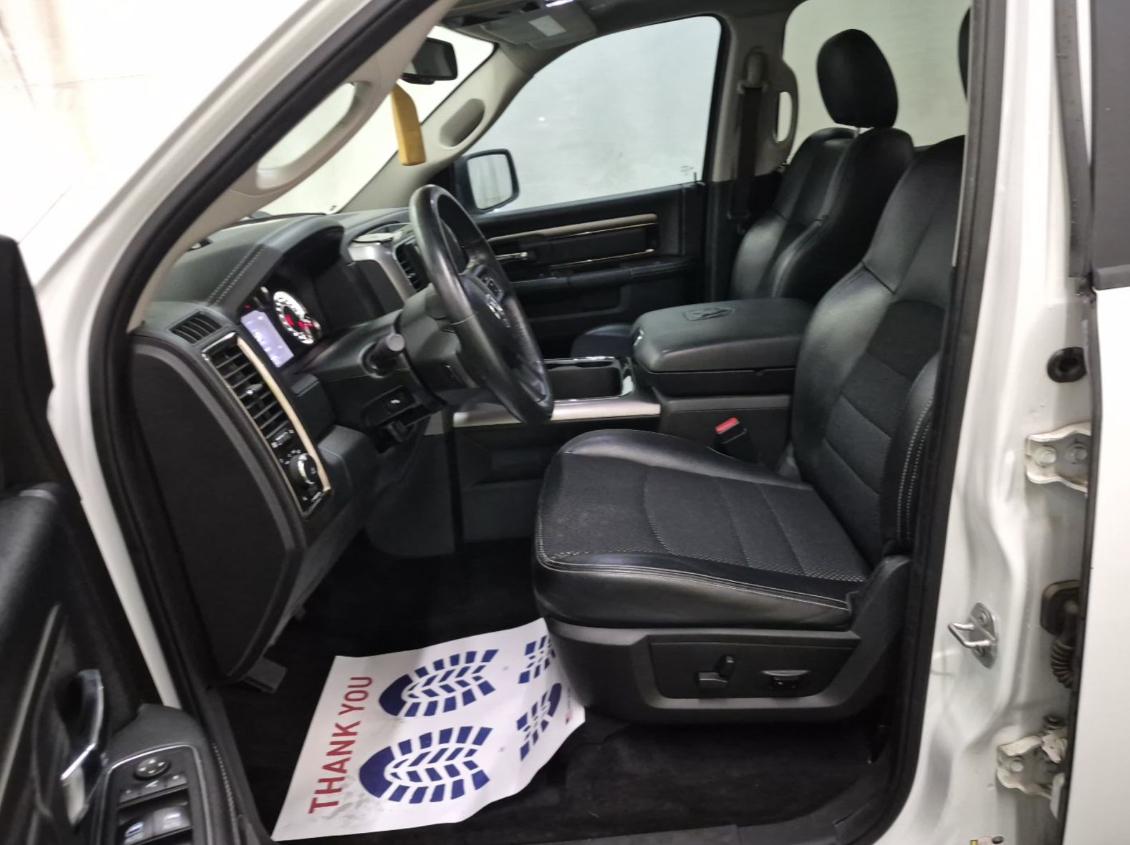 RAM 1500 Night 4x4 Crew Cab 5'7" Box 2017