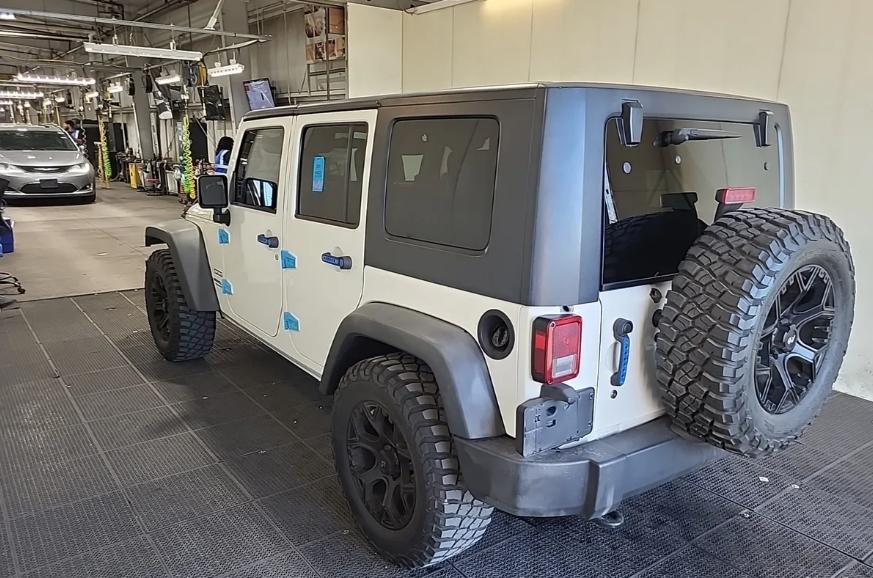 Jeep Wrangler Unlimited RWD 4dr Sport 2010