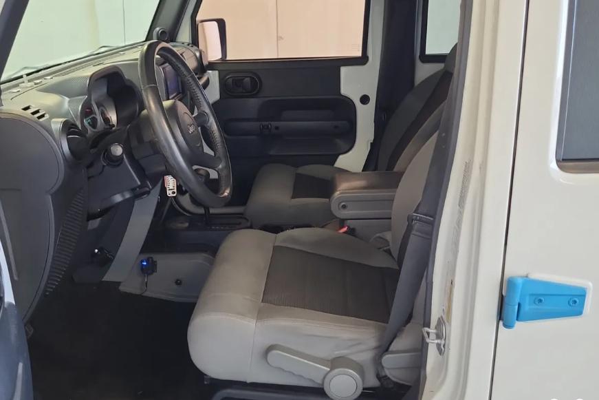 Jeep Wrangler Unlimited RWD 4dr Sport 2010
