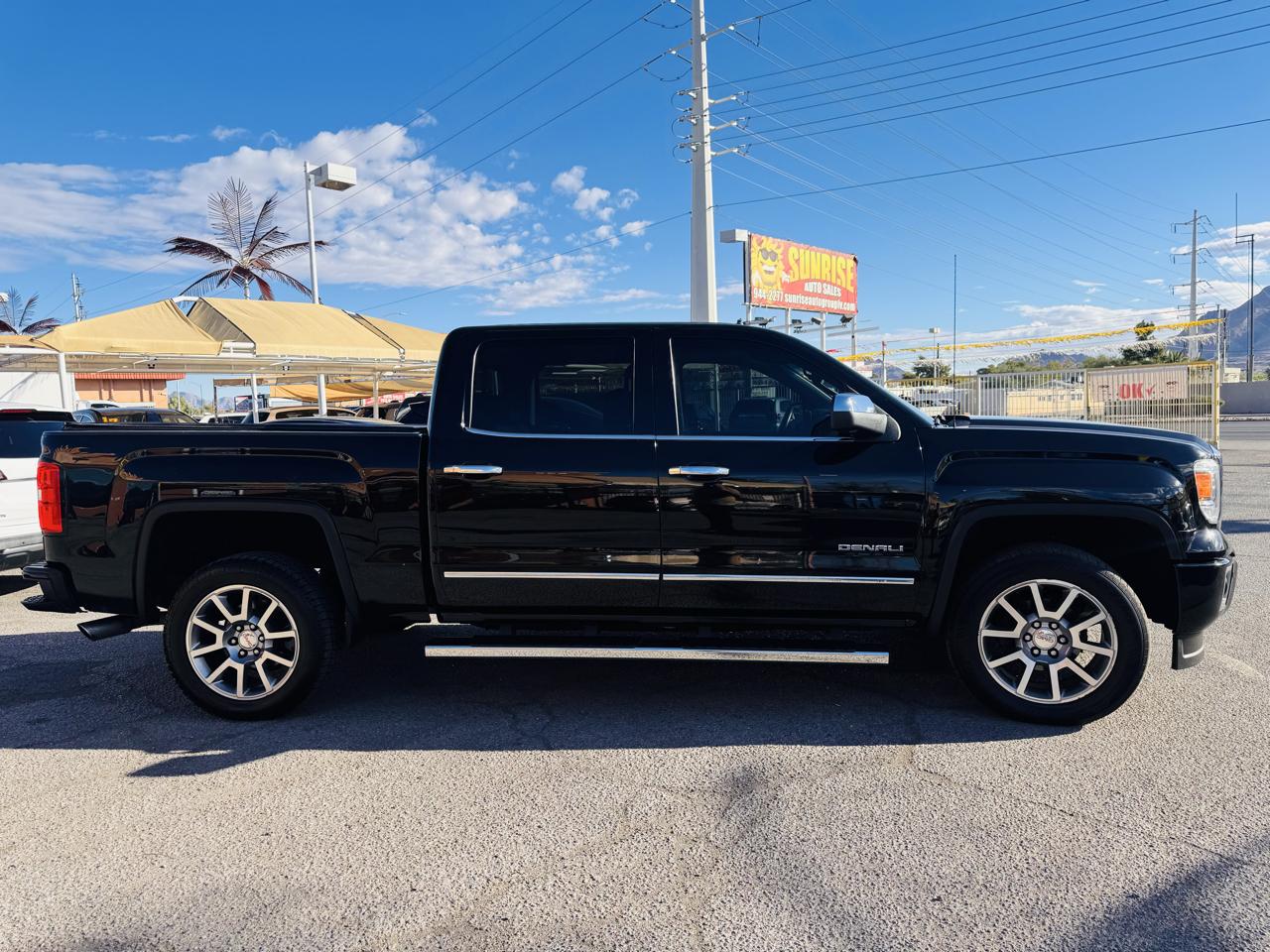 GMC Sierra 1500 4WD Crew Cab 143.5" Denali 2015
