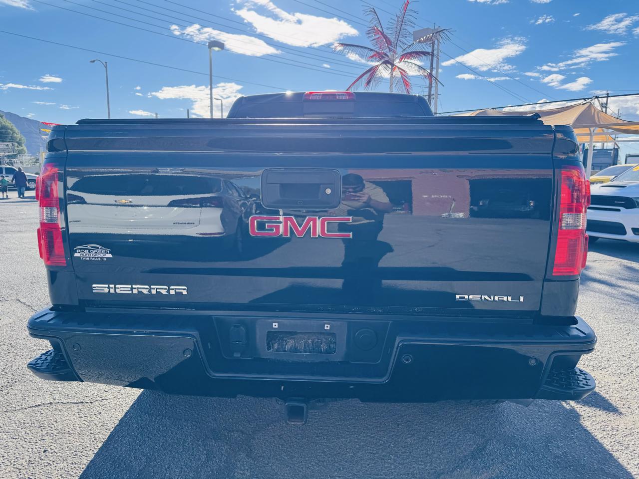 GMC Sierra 1500 4WD Crew Cab 143.5" Denali 2015