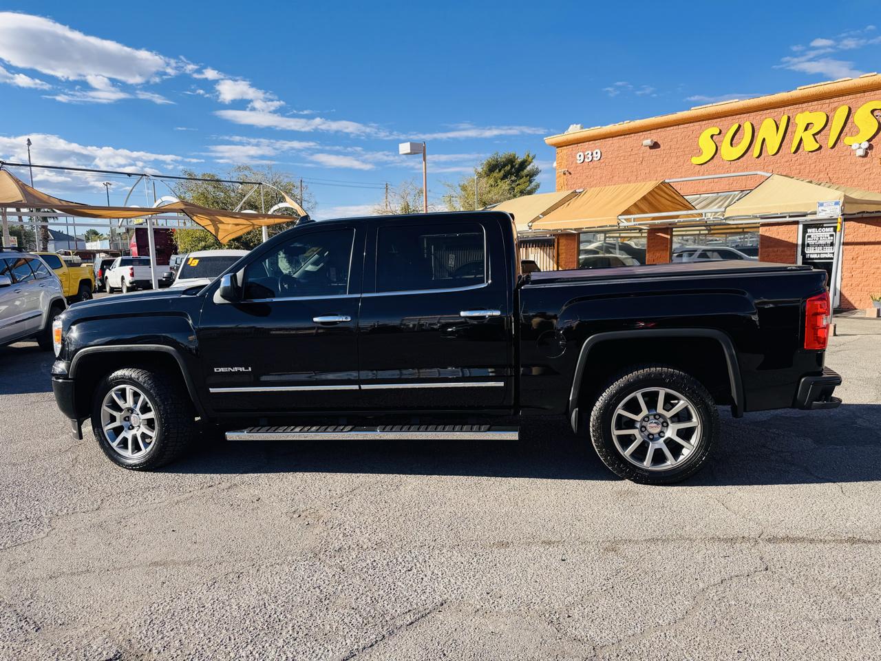 GMC Sierra 1500 4WD Crew Cab 143.5" Denali 2015