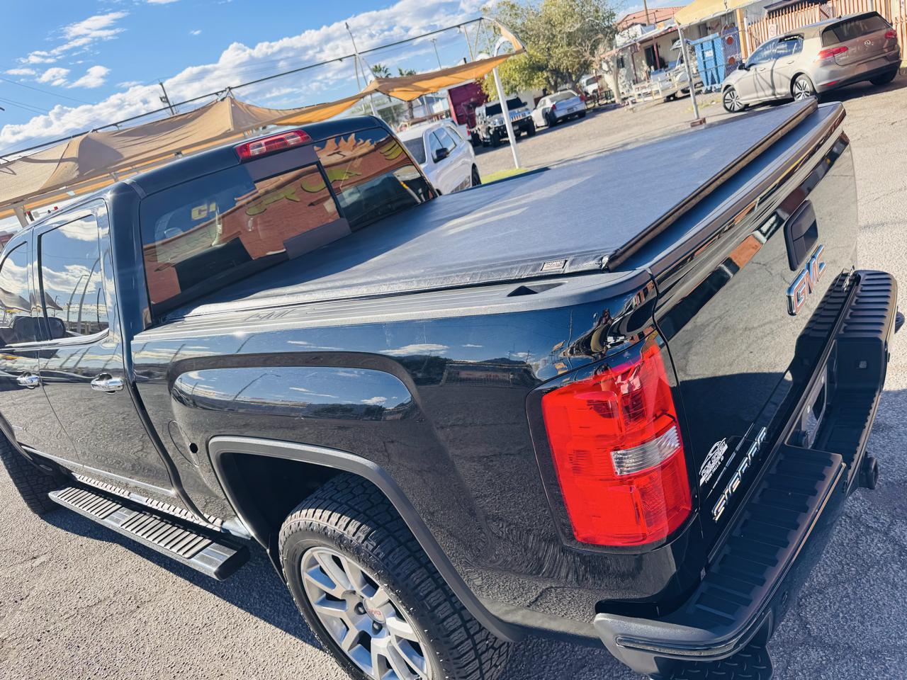 GMC Sierra 1500 4WD Crew Cab 143.5" Denali 2015