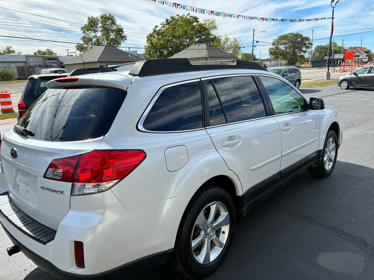 2014 Subaru Outback 2.5i Limited photo 3