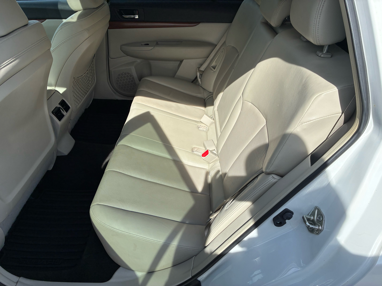 2014 Subaru Outback 2.5i Limited photo 8