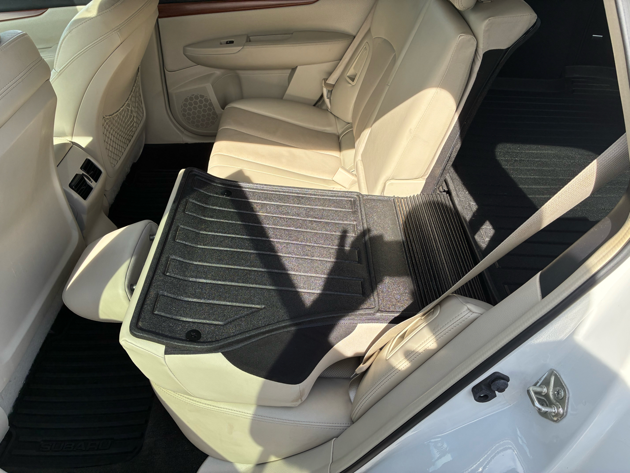 2014 Subaru Outback 2.5i Limited photo 9