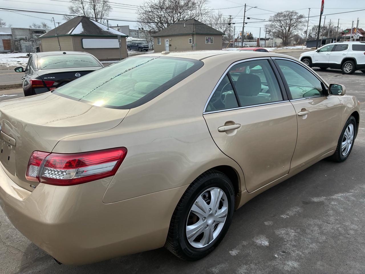 Toyota Camry 4dr Sdn LE Auto 2010
