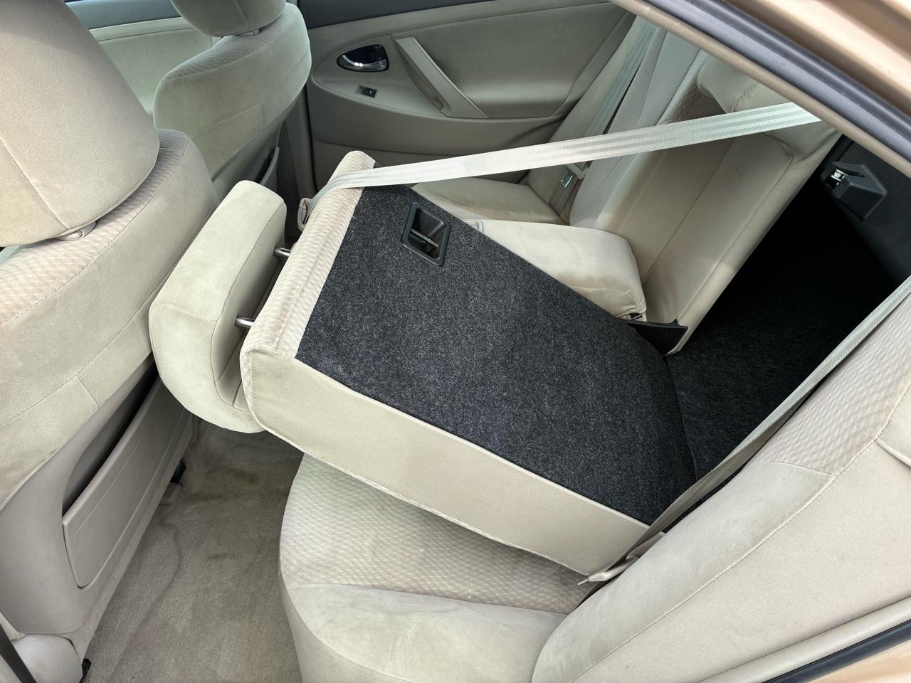 Toyota Camry 4dr Sdn LE Auto 2010