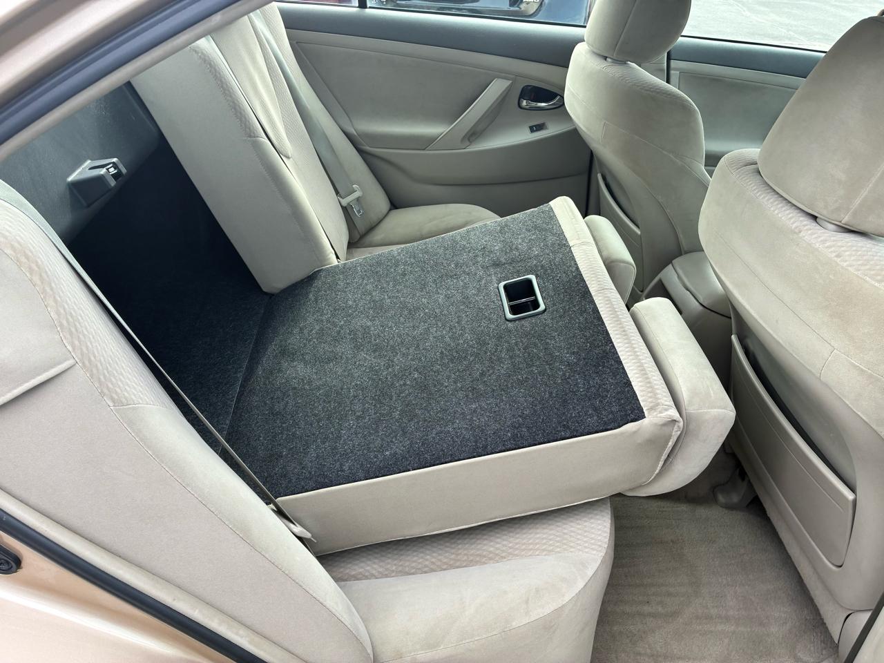 Toyota Camry 4dr Sdn LE Auto 2010