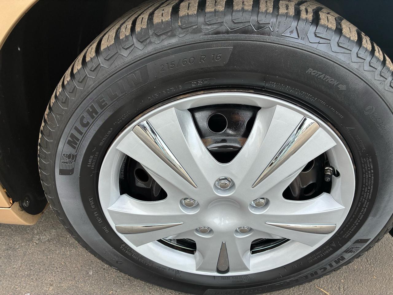 Toyota Camry 4dr Sdn LE Auto 2010