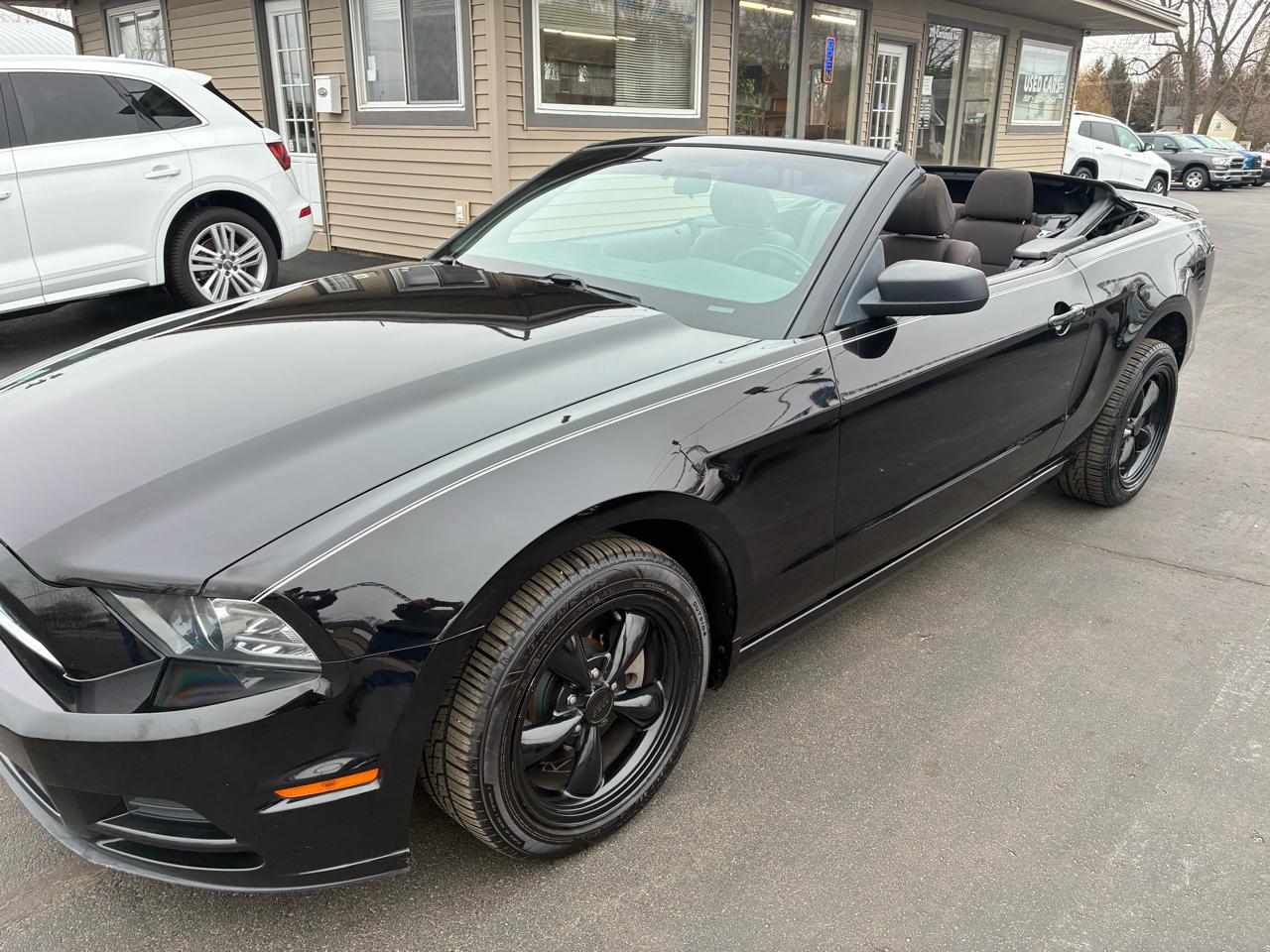 Ford Mustang V6 Convertible 2013