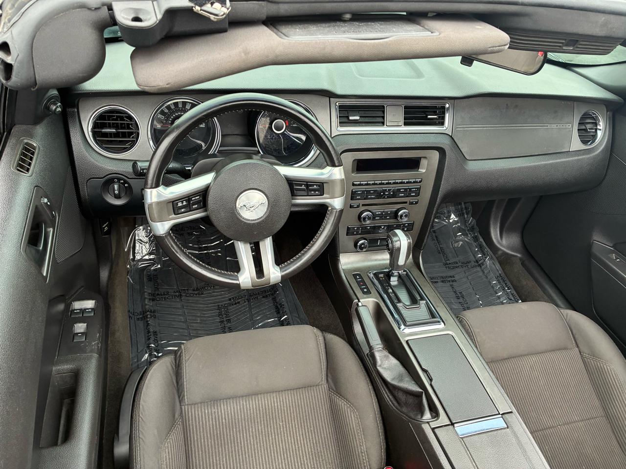 Ford Mustang V6 Convertible 2013