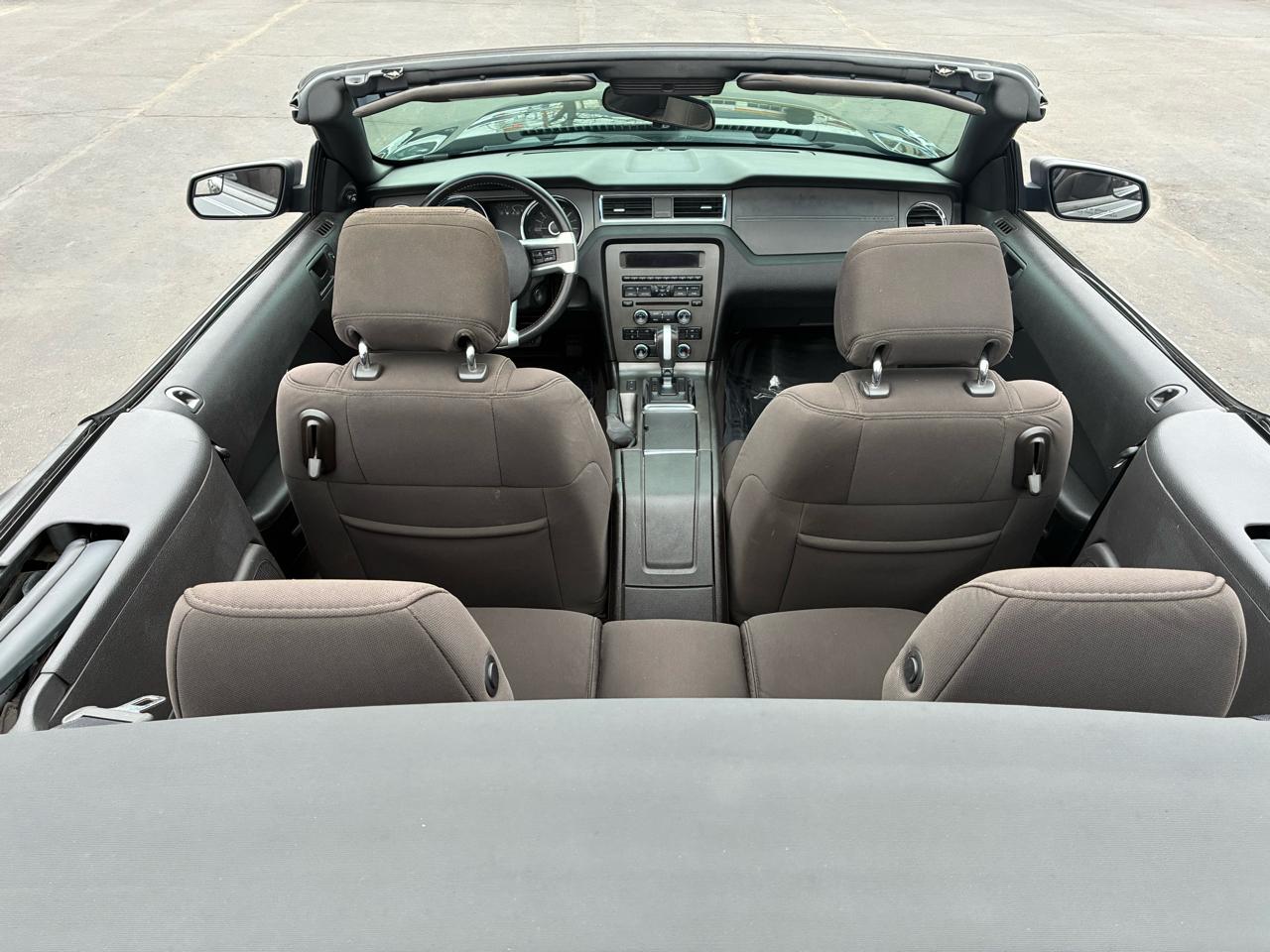 Ford Mustang V6 Convertible 2013