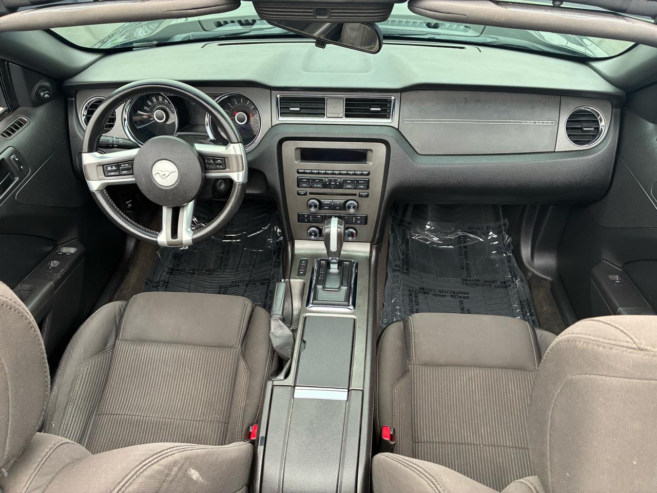 Ford Mustang V6 Convertible 2013