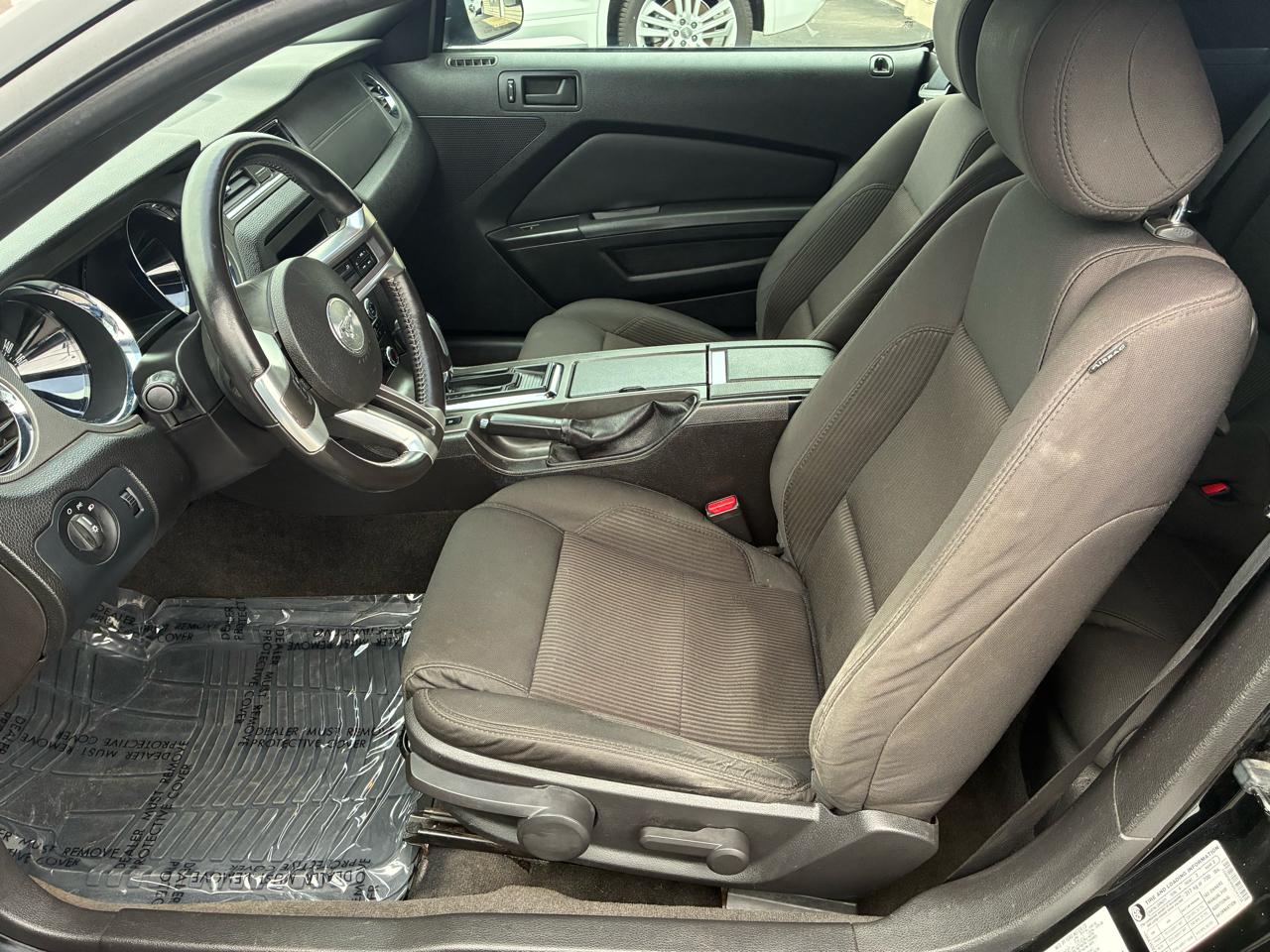 Ford Mustang V6 Convertible 2013