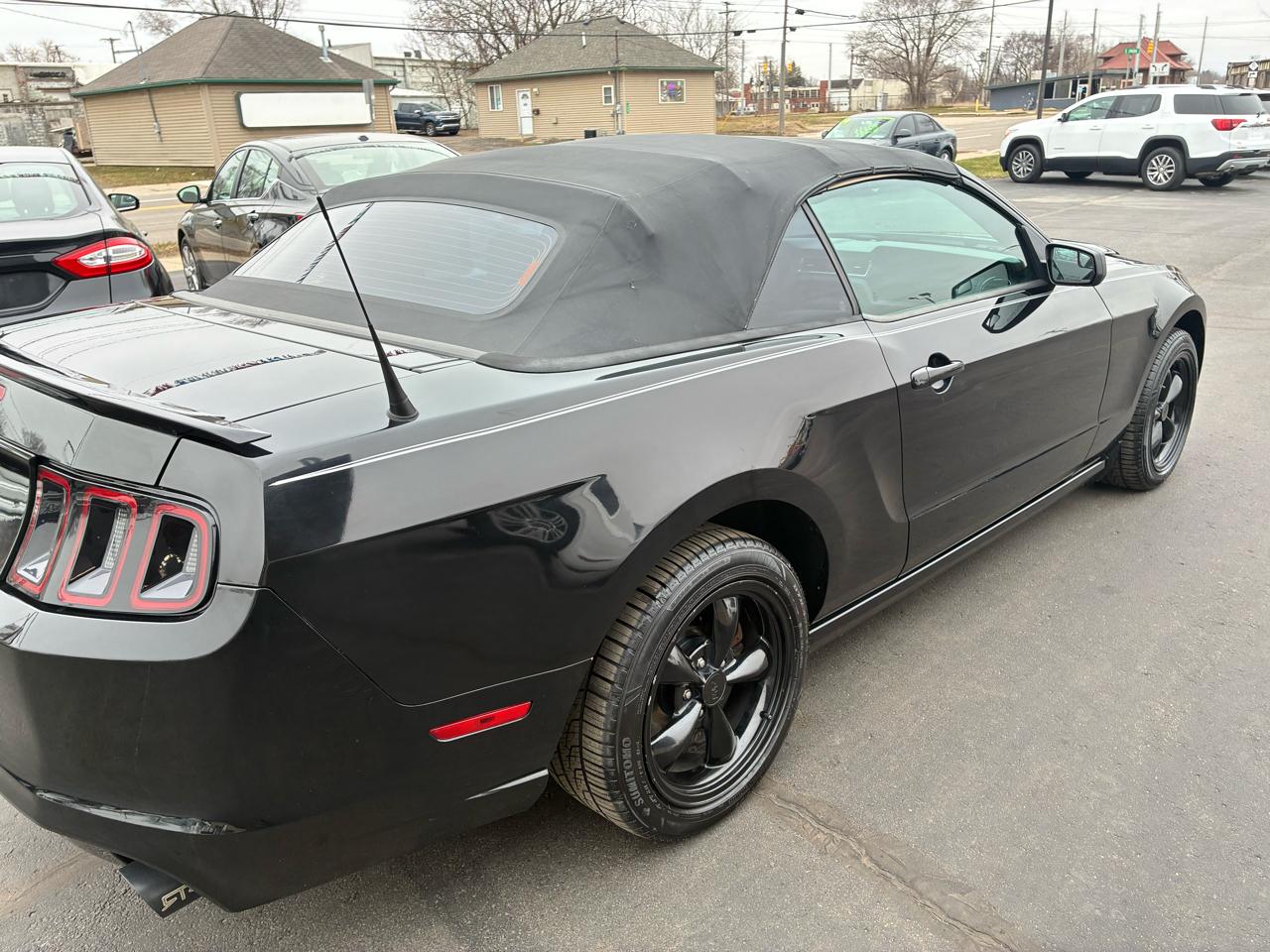 Ford Mustang V6 Convertible 2013