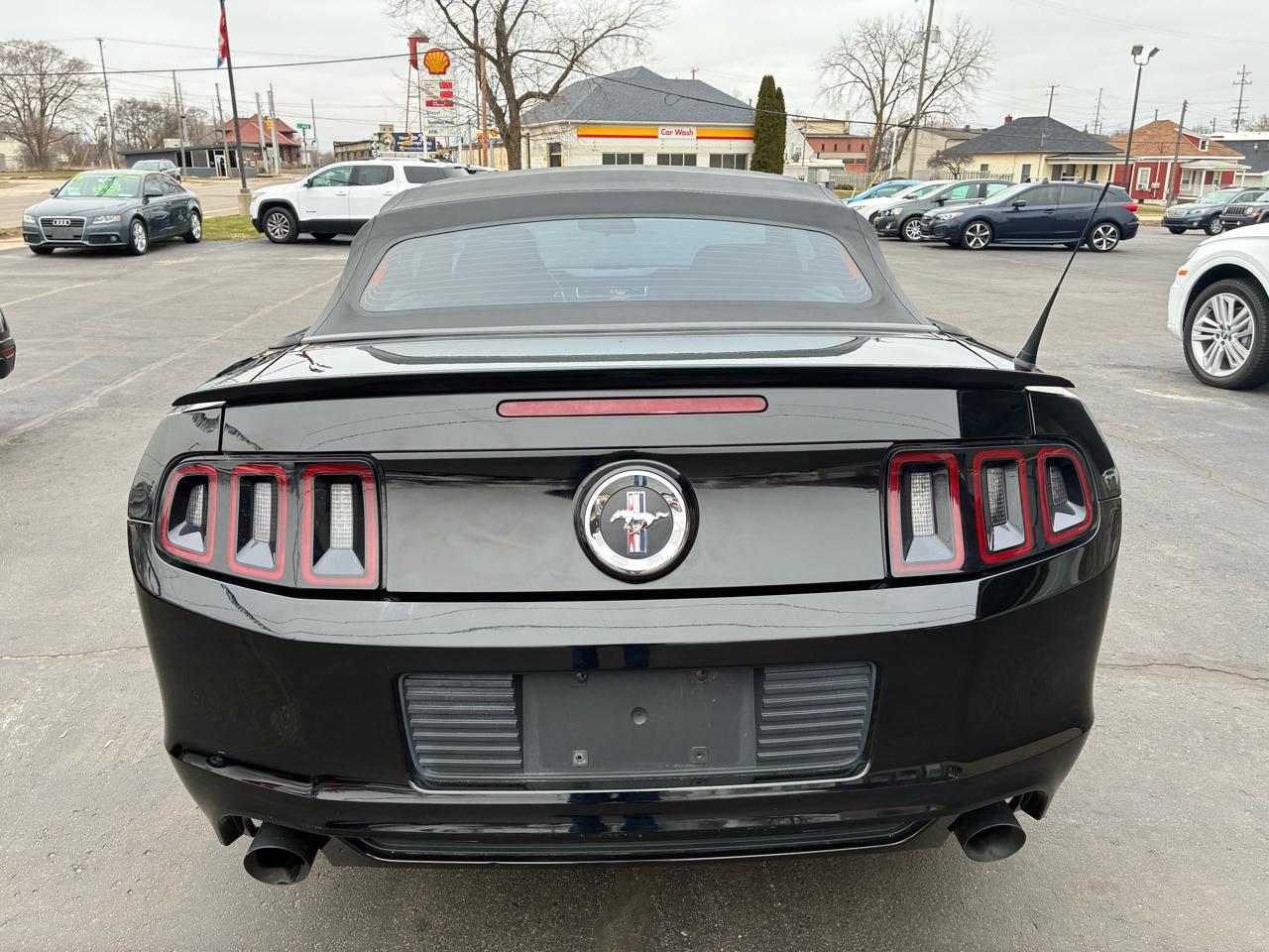 Ford Mustang V6 Convertible 2013