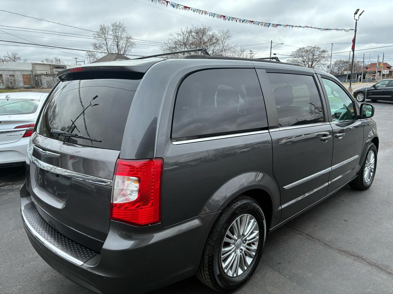 Chrysler Town & Country Touring-L 2016