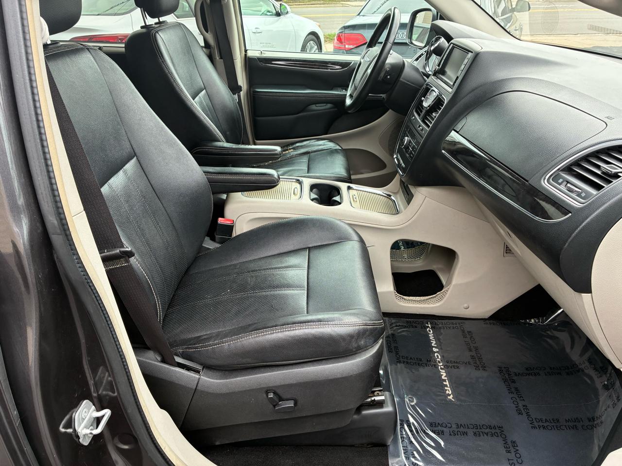 Chrysler Town & Country Touring-L 2016