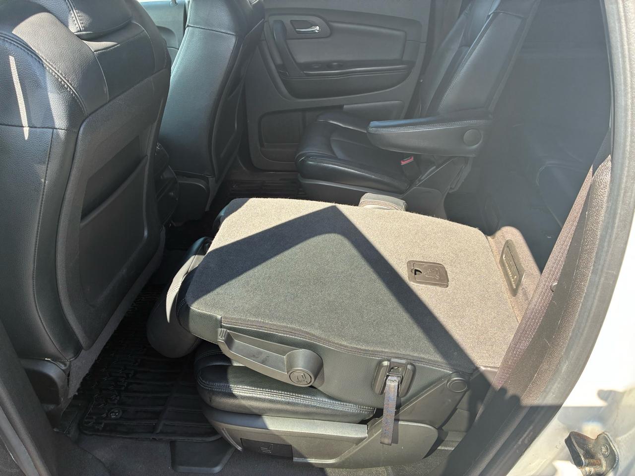 Chevrolet Traverse LT FWD 2011