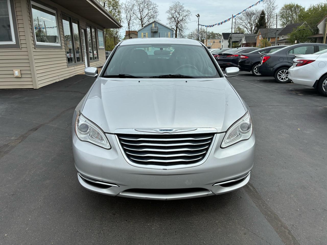 Chrysler 200 Touring 2012