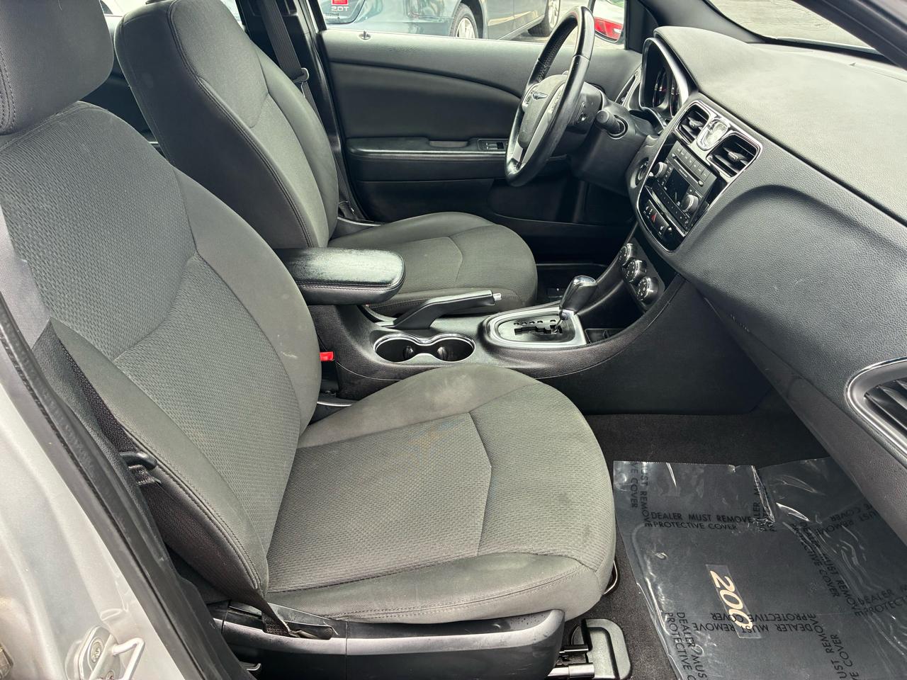 Chrysler 200 Touring 2012