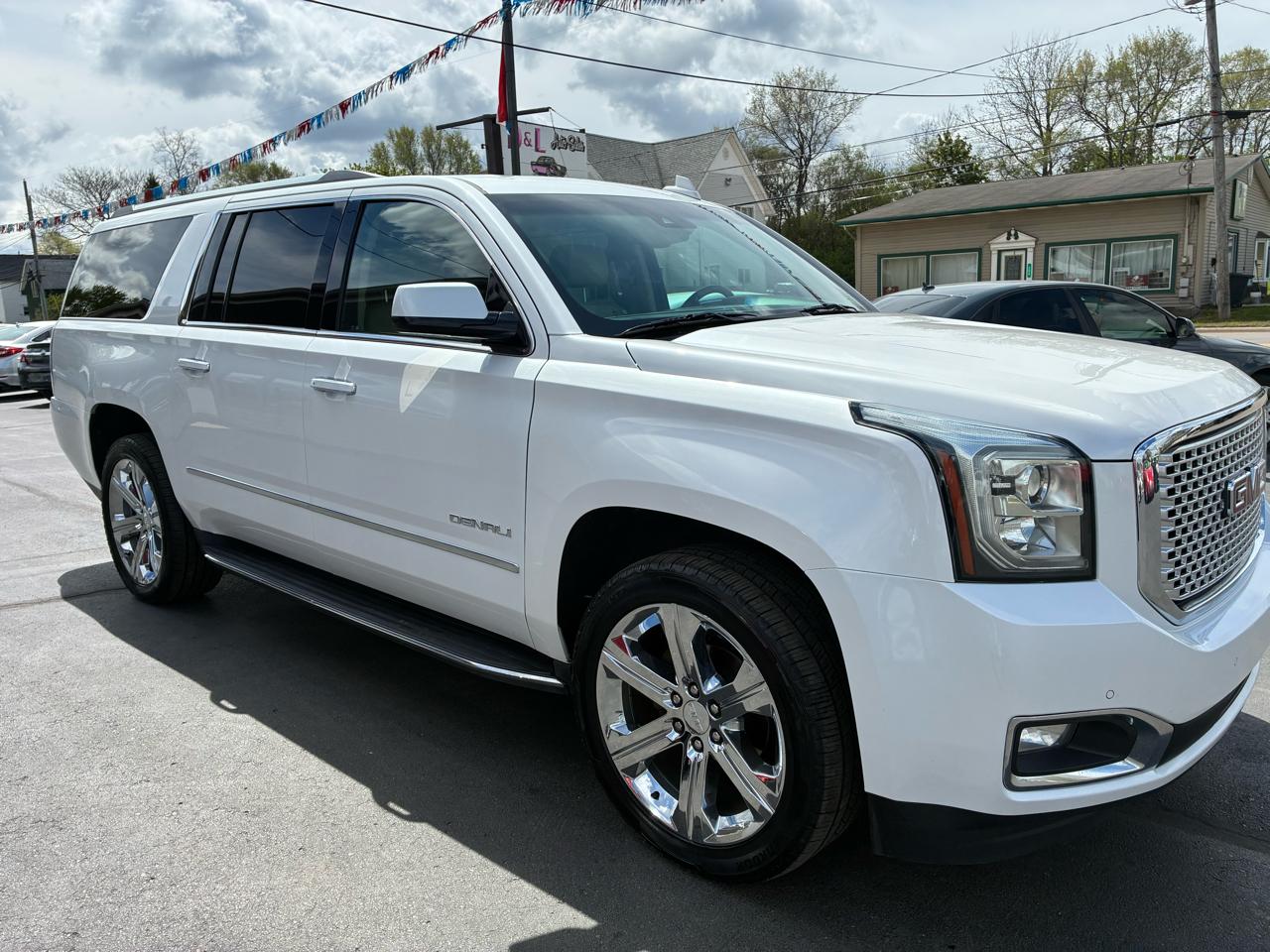 GMC Yukon XL Denali 4WD 2017