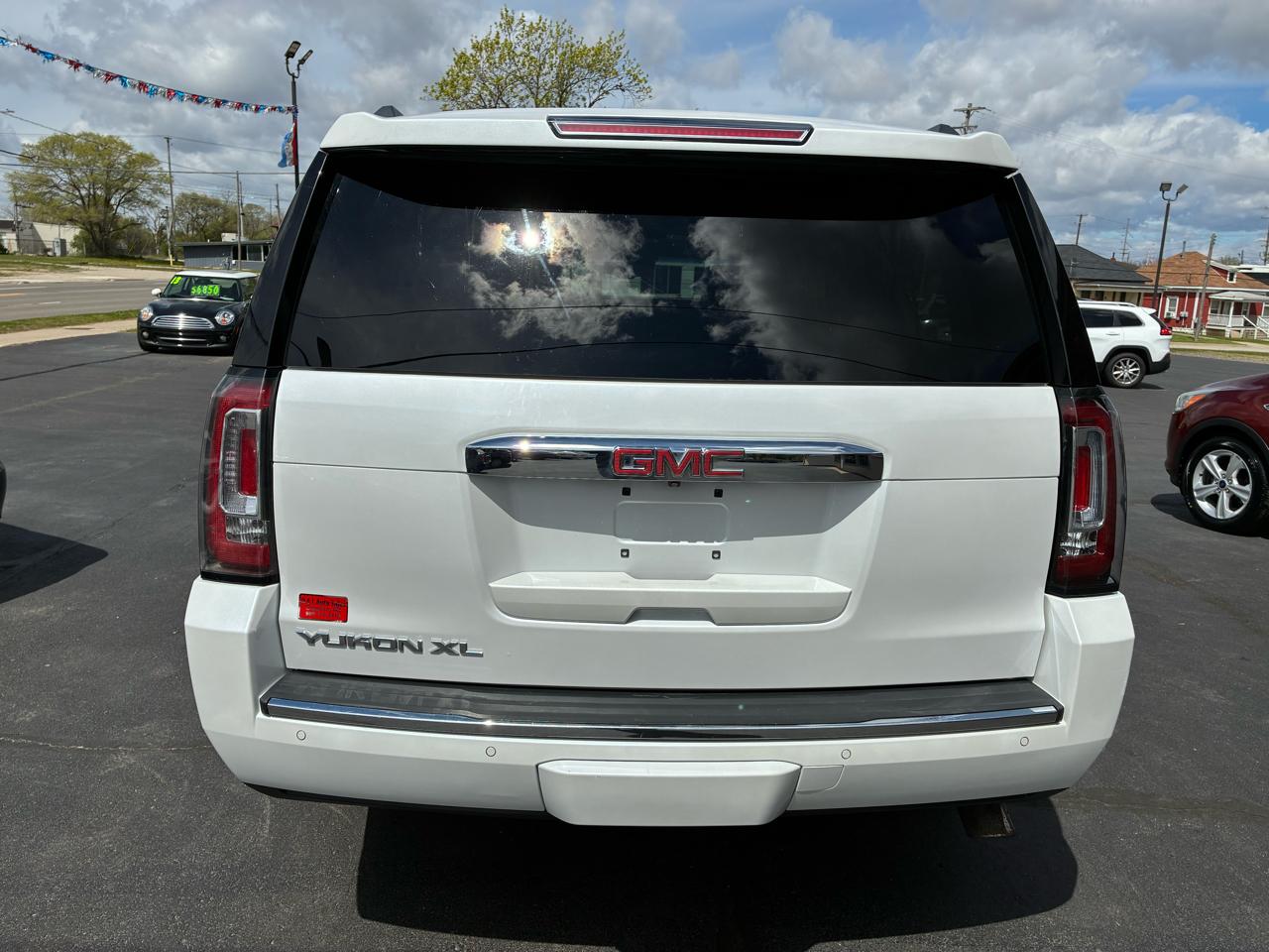GMC Yukon XL Denali 4WD 2017