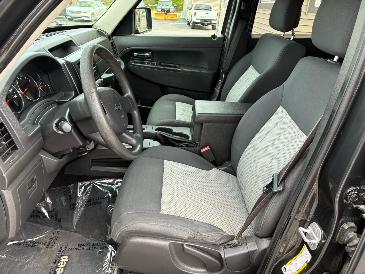Jeep Liberty Sport 4WD 2010