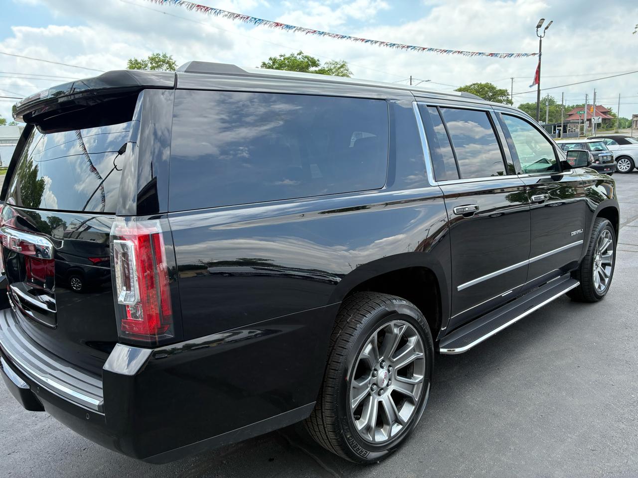 GMC Yukon XL Denali 4WD 2016