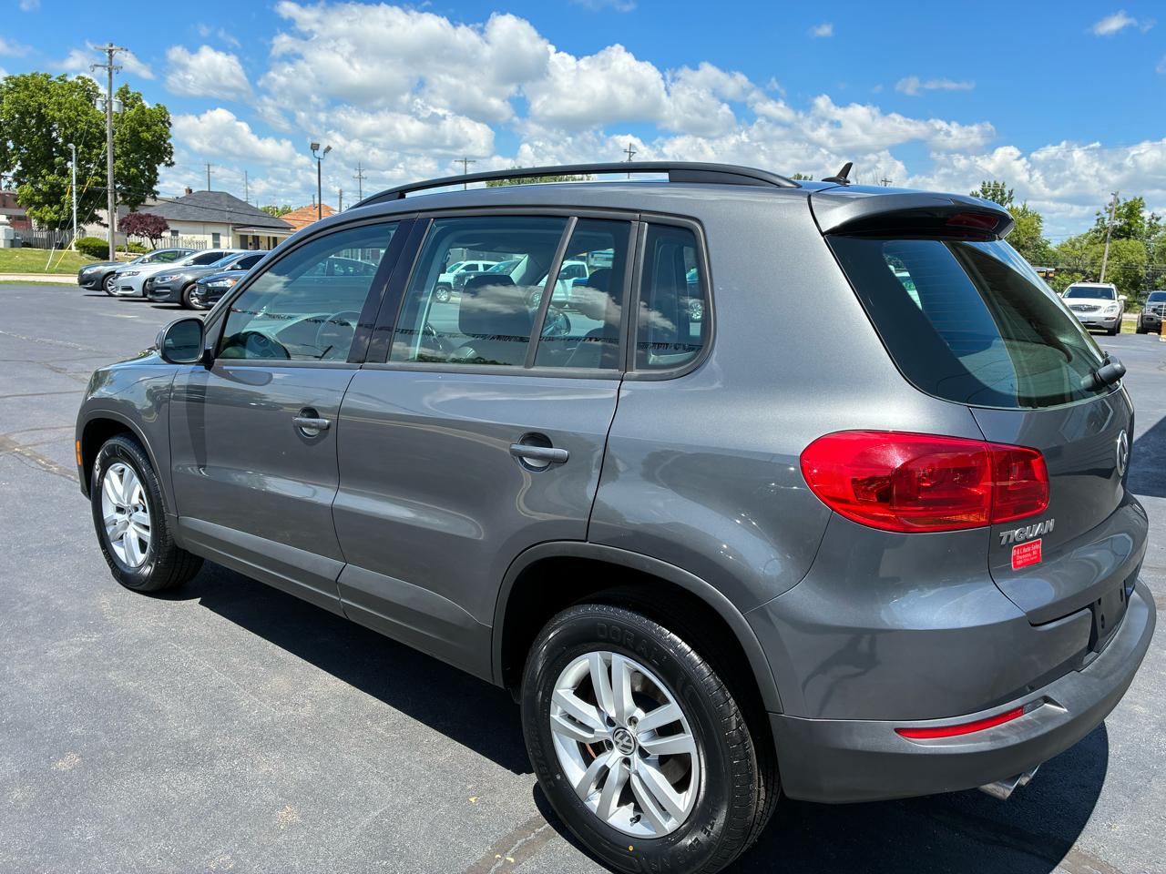 Volkswagen Tiguan SE 2016