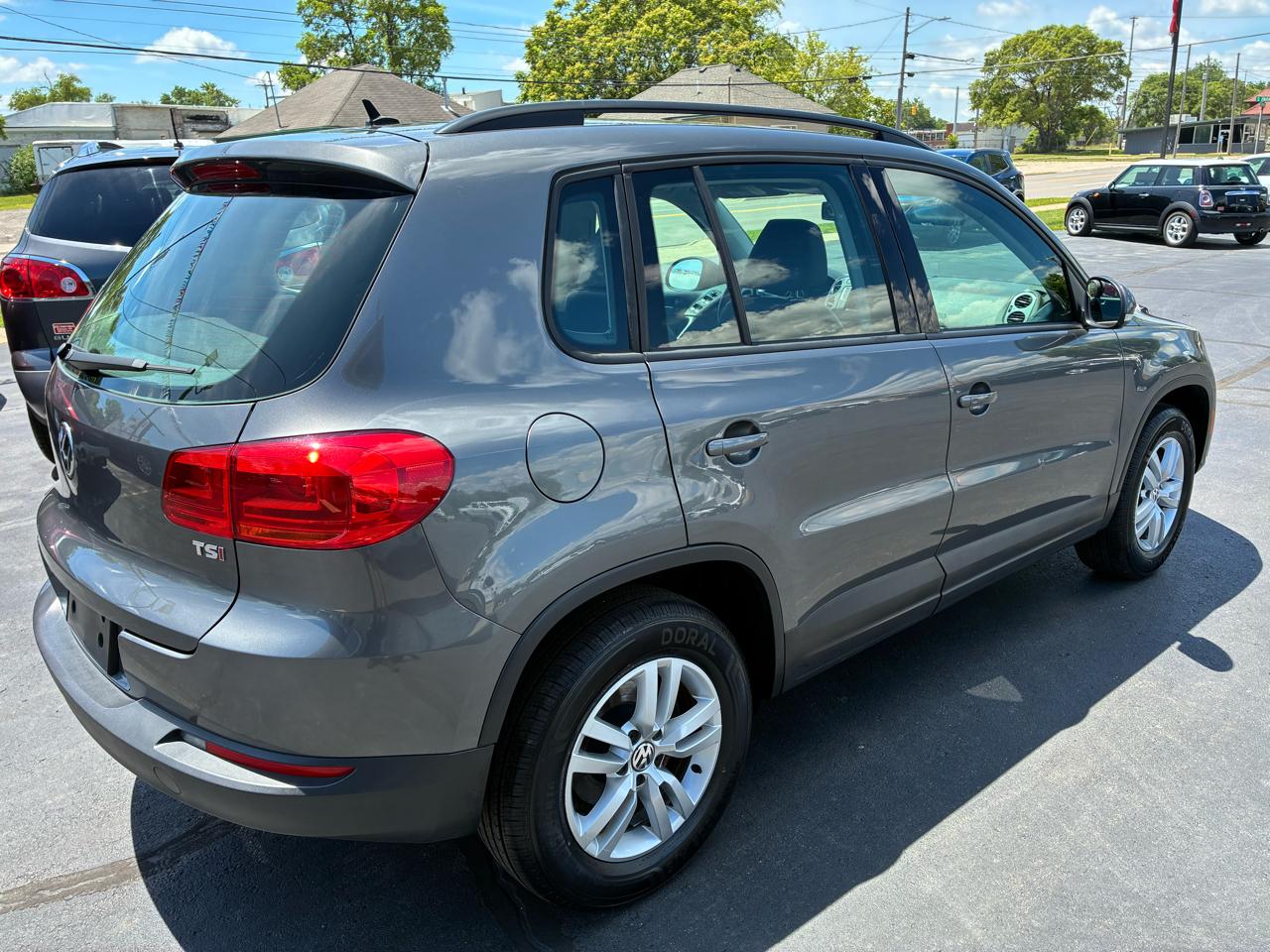 Volkswagen Tiguan SE 2016
