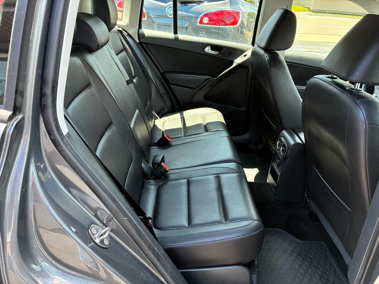 Volkswagen Tiguan SE 2016