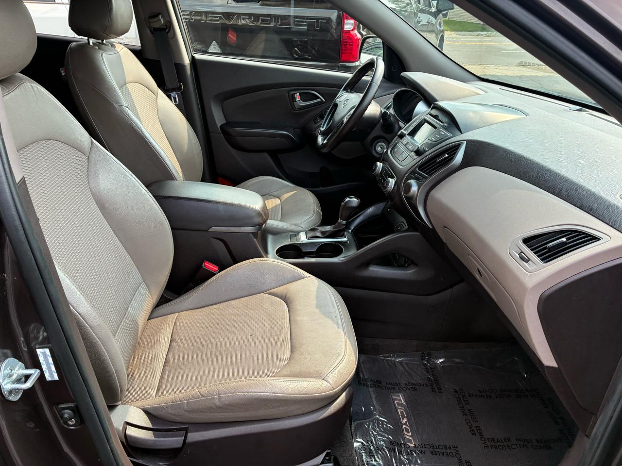 Hyundai Tucson FWD 4dr SE w/Beige Int 2014