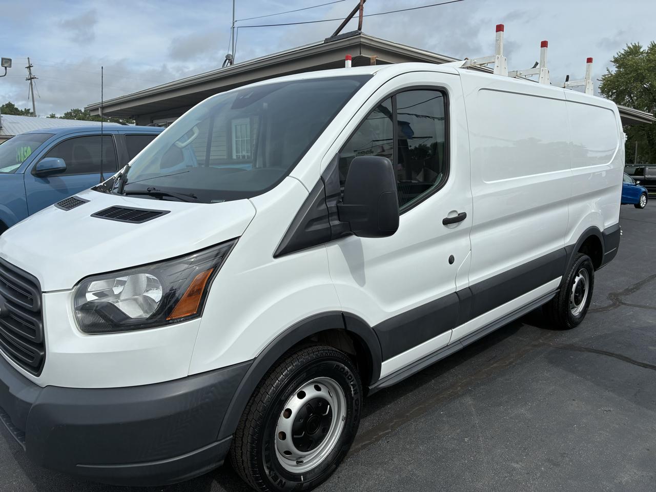 Ford Transit 250 Van Low Roof 60/40 Pass.130-in. WB 2017