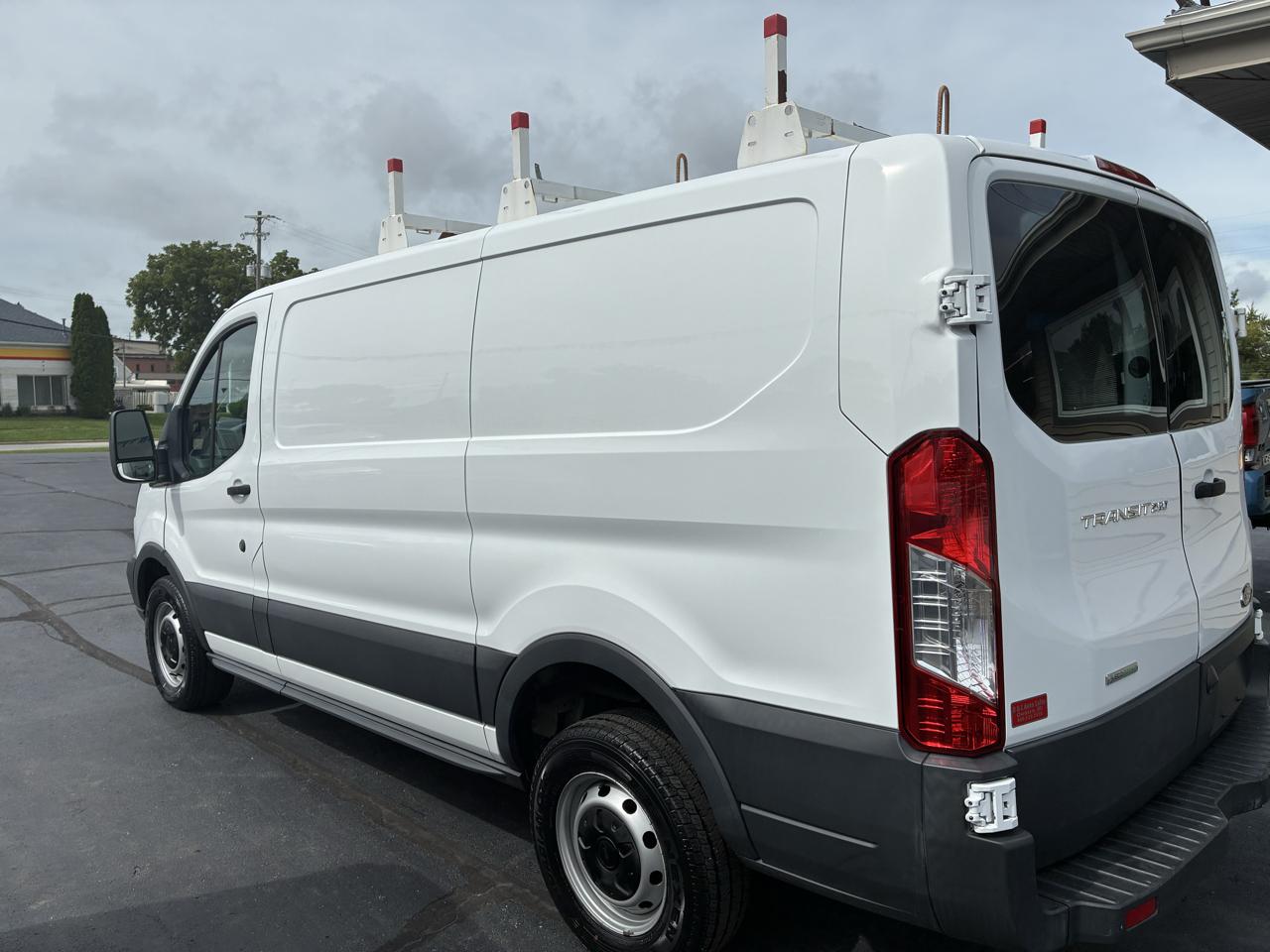 Ford Transit 250 Van Low Roof 60/40 Pass.130-in. WB 2017