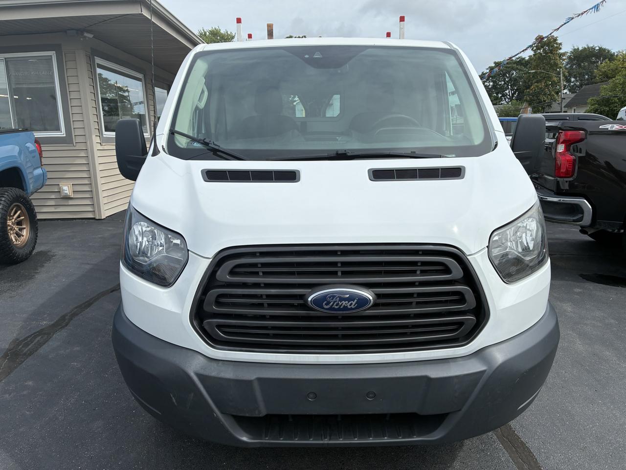 Ford Transit 250 Van Low Roof 60/40 Pass.130-in. WB 2017