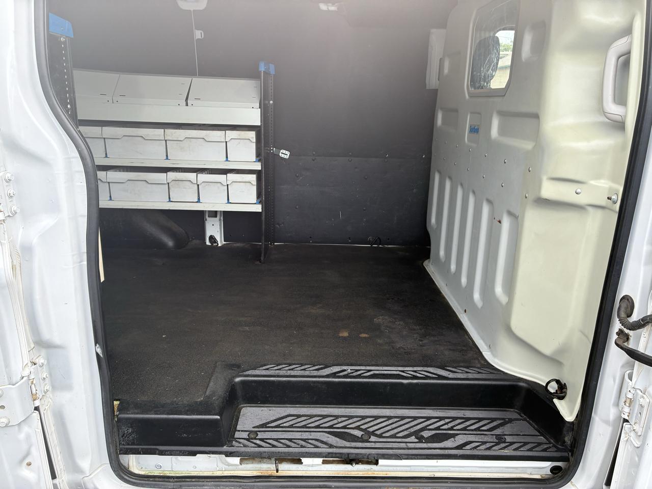 Ford Transit 250 Van Low Roof 60/40 Pass.130-in. WB 2017
