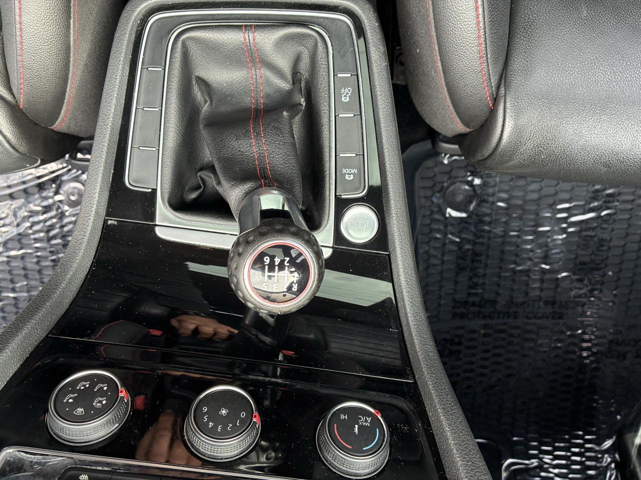 Volkswagen Golf GTI SE 6M 4-Door 2018