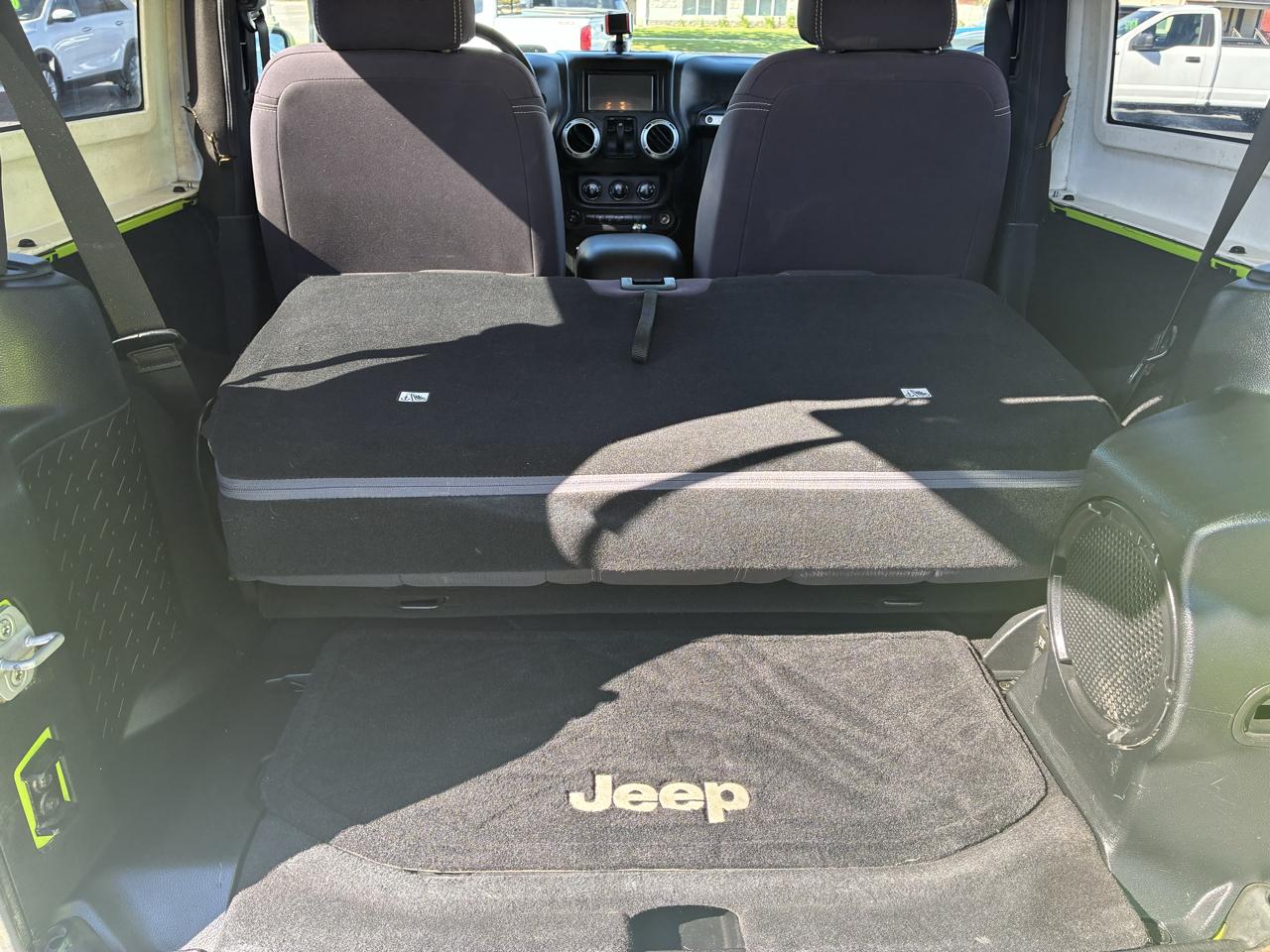 Jeep Wrangler Sahara 4WD 2013