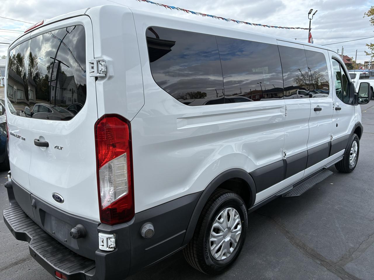 Ford Transit 350 Wagon Low Roof XLT 60/40 Pass. 148-in. WB 2016