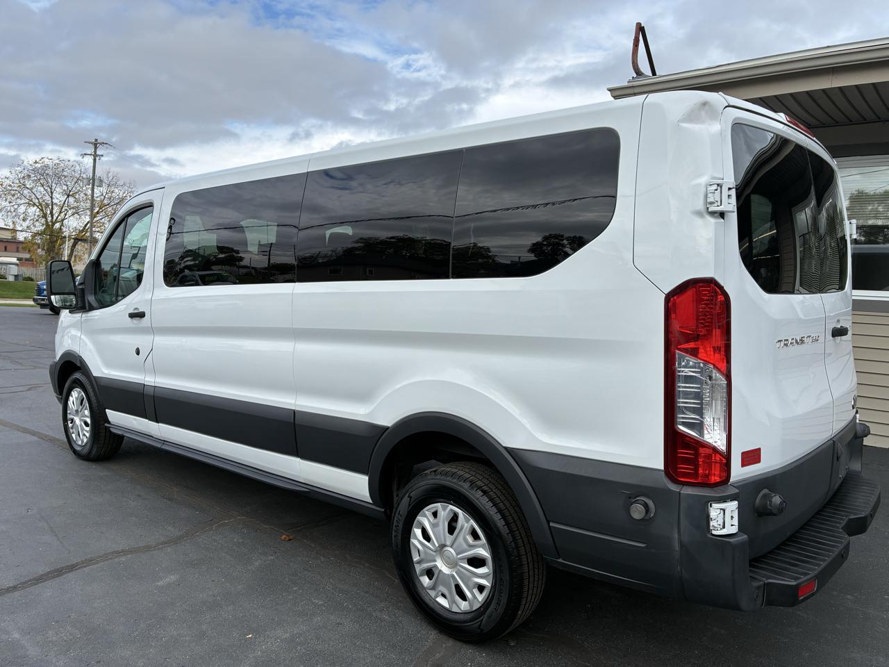 Ford Transit 350 Wagon Low Roof XLT 60/40 Pass. 148-in. WB 2016