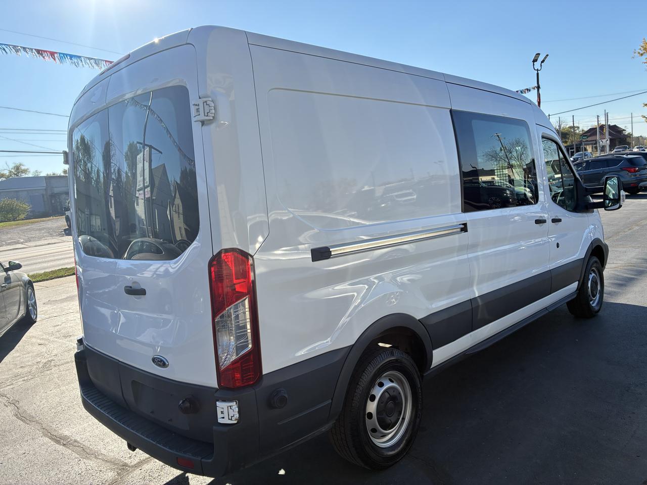 Ford Transit 250 Van Med. Roof w/Sliding Pass. 148-in. WB 2015