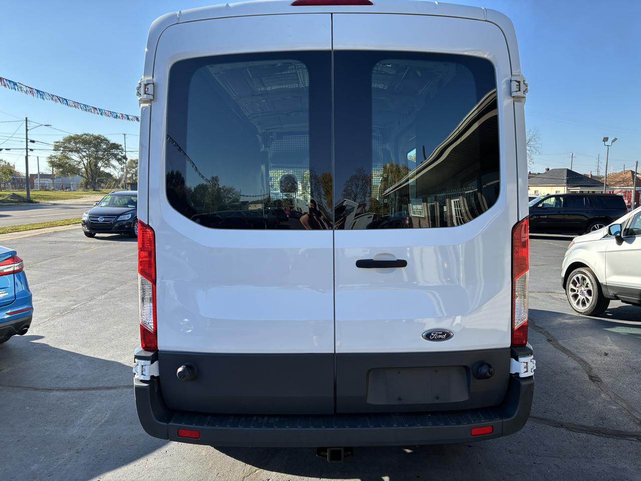 Ford Transit 250 Van Med. Roof w/Sliding Pass. 148-in. WB 2015