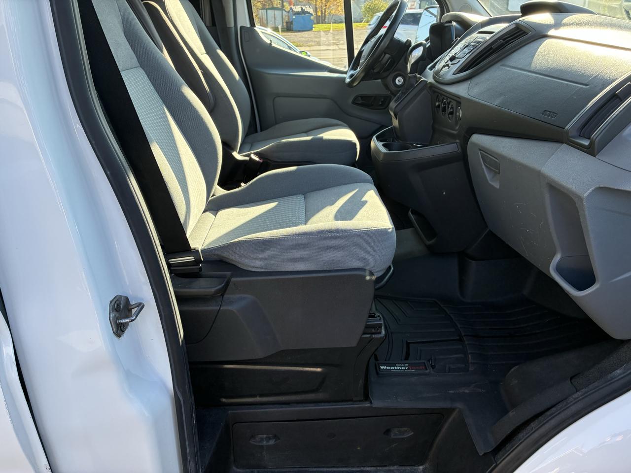 Ford Transit 250 Van Med. Roof w/Sliding Pass. 148-in. WB 2015