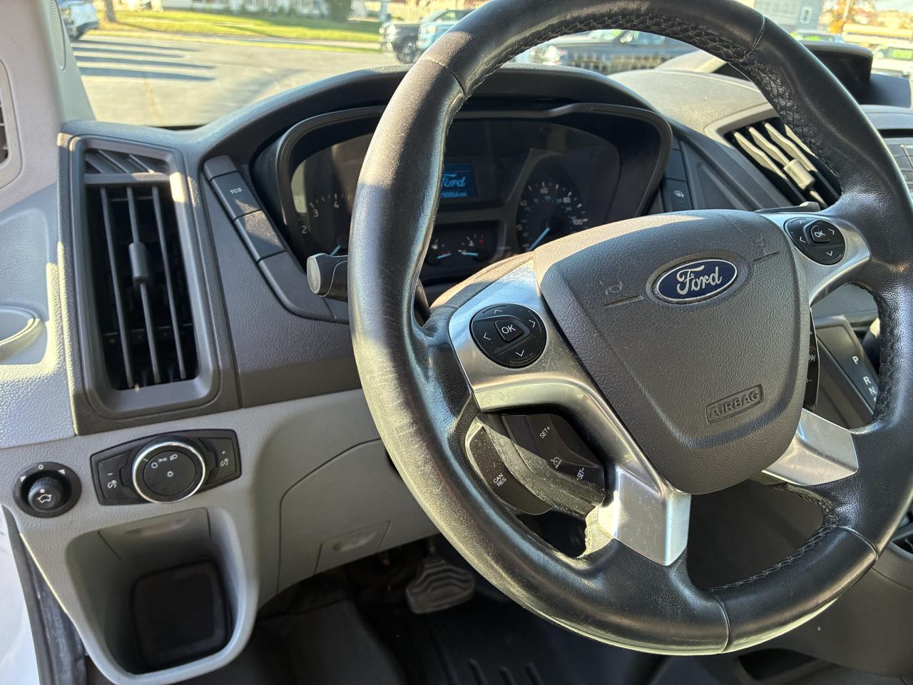 Ford Transit 250 Van Med. Roof w/Sliding Pass. 148-in. WB 2015
