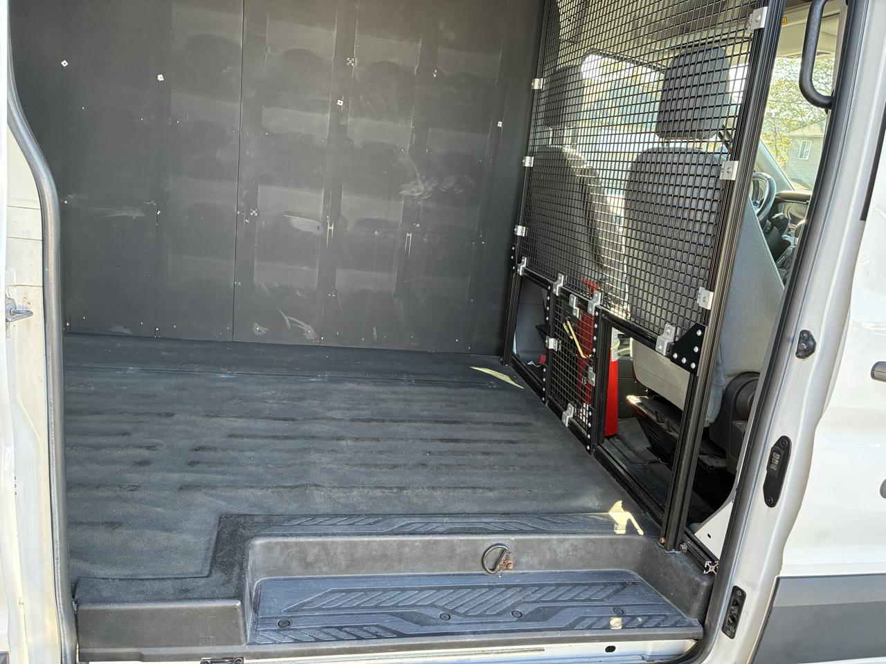 Ford Transit 250 Van Med. Roof w/Sliding Pass. 148-in. WB 2015